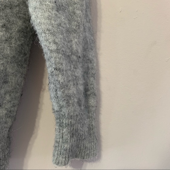 🧡3/$30 H&M Fuzzy Cowl Neck Grey Sweater Size Med - Picture 6 of 6